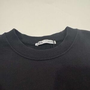 Zara Men's Crewneck Sweater in Black
